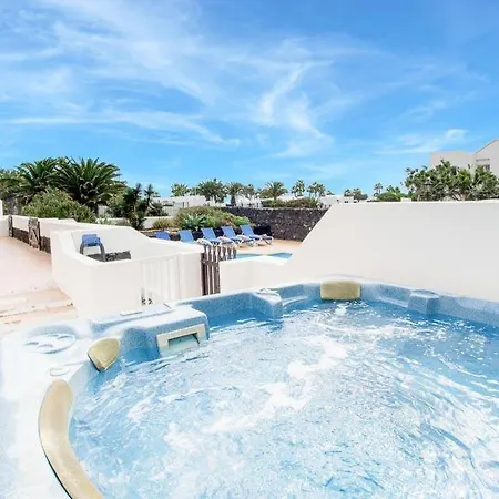 Playa Blanca Sleeps 12 Pool Wifi