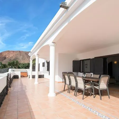Playa Blanca Sleeps 12 Pool Wifi Villa